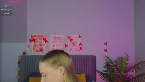 Snapshot of cutefever chatting on June 14, 1:03 am Amyy online show from June 14, 1:03 am