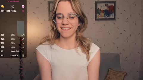 Snapshot of cutefluffy chatting on December 3, 7:34 pm Melisa online show from December 3, 7:34 pm