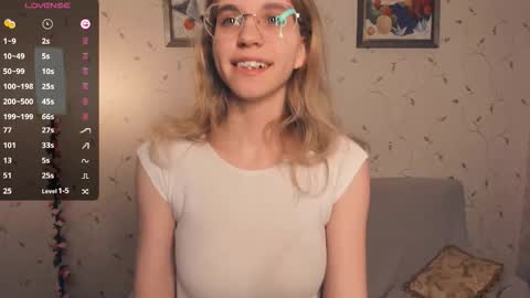 Snapshot of cutefluffy chatting on December 17, 8:37 pm Melisa online show from December 17, 8:37 pm