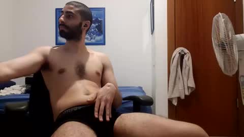 Snapshot of cuteguy52 chatting on April 29, 10:38 pm cuteguy52 online show from April 29, 10:38 pm