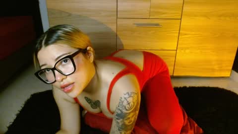 Snapshot of cuteisabella_a chatting on May 22, 1:02 am isabella online show from May 22, 1:02 am
