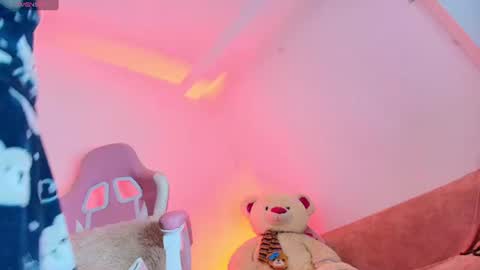Snapshot of cutejess45 chatting on June 16, 3:31 am tell me jess online show from June 16, 3:31 am