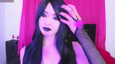 Snapshot of cutenaked_8 chatting on July 24, 1:03 am Natalie online show from July 24, 1:03 am