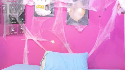 cutepetitee online show from October 20, 7:47 pm
