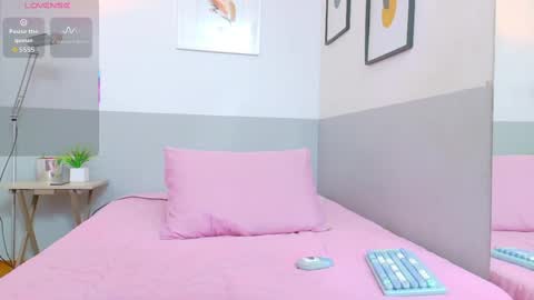 cutepetitee online show from October 29, 7:04 pm