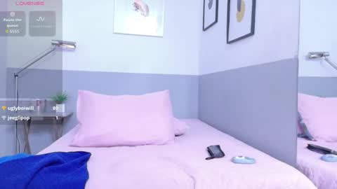 cutepetitee online show from November 4, 7:35 pm