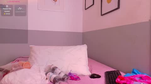cutepetitee online show from May 2, 7:30 pm