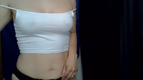 cutie_bee online show from May 29, 6:44 am