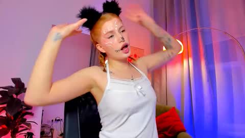 Lina online show from October 31, 10:33 pm