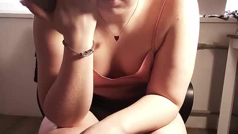 Snapshot of cutie_peach chatting on April 5, 1:41 pm cutie_peach online show from April 5, 1:41 pm