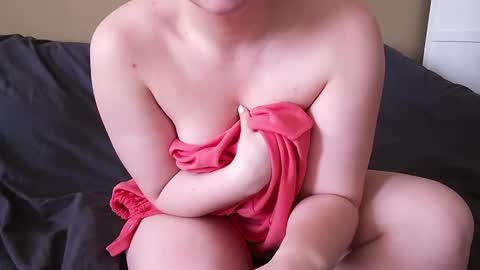Snapshot of cutie_peach chatting on June 4, 9:48 am cutie_peach online show from June 4, 9:48 am