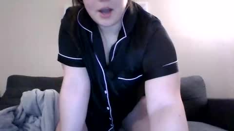 Snapshot of cutiecaleighxo chatting on December 3, 7:34 pm cutiecaleighxo online show from December 3, 7:34 pm