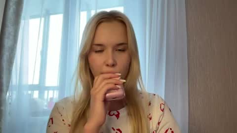 Snapshot of cutiee_chloe chatting on April 13, 7:47 am Chloe online show from April 13, 7:47 am
