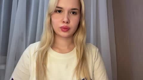Snapshot of cutiee_chloe chatting on April 20, 5:16 pm Chloe online show from April 20, 5:16 pm