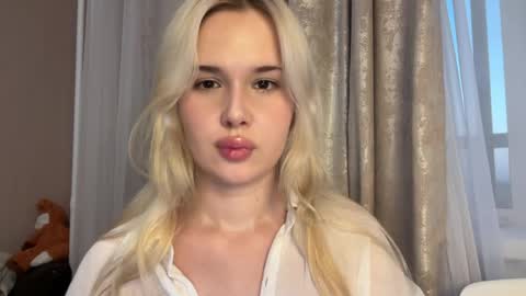 Snapshot of cutiee_chloe chatting on June 3, 3:28 pm Chloe online show from June 3, 3:28 pm