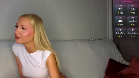 Snapshot of cutiefull_lion chatting on June 11, 5:27 am cutiefull_lion online show from June 11, 5:27 am