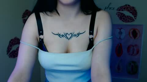 Snapshot of cutielady_ chatting on May 7, 6:19 am Emma online show from May 7, 6:19 am