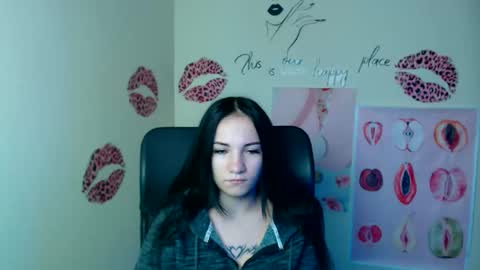 Snapshot of cutielady_ chatting on May 11, 5:57 am Emma online show from May 11, 5:57 am