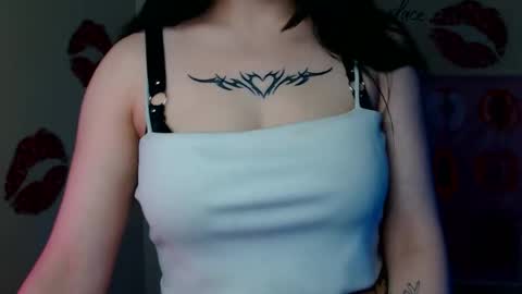 Snapshot of cutielady_ chatting on May 15, 7:26 am Emma online show from May 15, 7:26 am