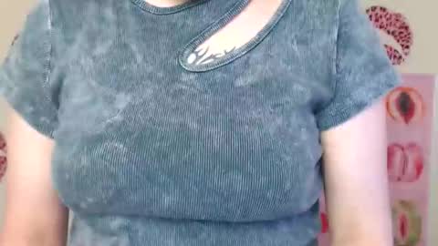 Snapshot of cutielady_ chatting on May 22, 12:11 pm Emma online show from May 22, 12:11 pm