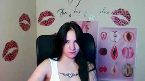 Snapshot of cutielady_ chatting on May 26, 6:15 pm Emma online show from May 26, 6:15 pm