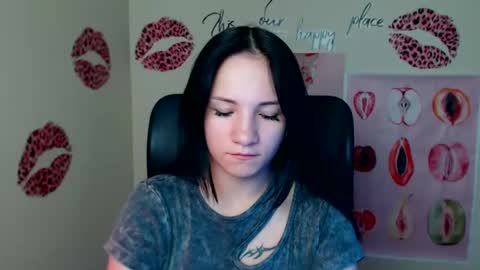 Snapshot of cutielady_ chatting on May 30, 6:16 pm Emma online show from May 30, 6:16 pm