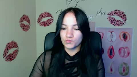 Snapshot of cutielady_ chatting on June 9, 6:14 am Emma online show from June 9, 6:14 am