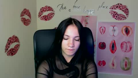 Snapshot of cutielady_ chatting on June 10, 6:23 am Emma online show from June 10, 6:23 am