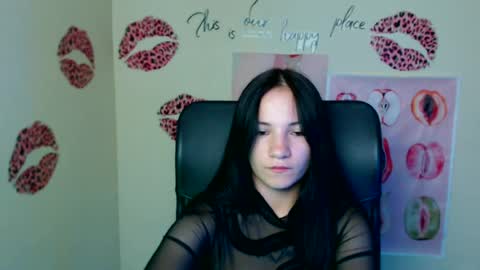Snapshot of cutielady_ chatting on June 11, 6:17 pm Emma online show from June 11, 6:17 pm