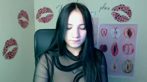 Snapshot of cutielady_ chatting on June 14, 6:15 am Emma online show from June 14, 6:15 am