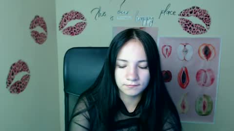 Snapshot of cutielady_ chatting on June 15, 6:04 am Emma online show from June 15, 6:04 am