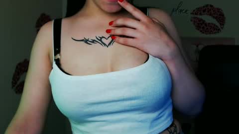 Snapshot of cutielady_ chatting on June 18, 6:13 am Emma online show from June 18, 6:13 am