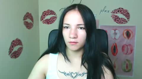 Snapshot of cutielady_ chatting on June 29, 5:57 am Emma online show from June 29, 5:57 am