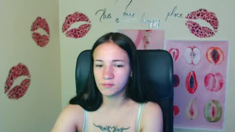Snapshot of cutielady_ chatting on July 5, 5:58 am Emma online show from July 5, 5:58 am