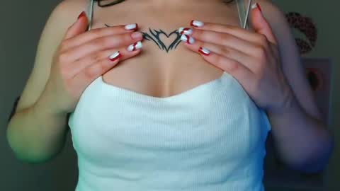 Snapshot of cutielady_ chatting on July 6, 6:10 am Emma online show from July 6, 6:10 am
