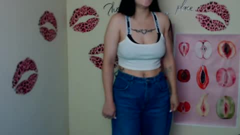 Snapshot of cutielady_ chatting on July 15, 6:18 am Emma online show from July 15, 6:18 am