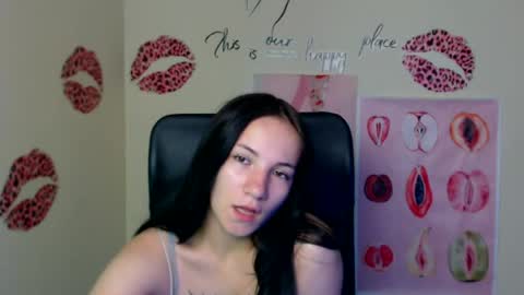 Snapshot of cutielady_ chatting on July 16, 6:14 pm Emma online show from July 16, 6:14 pm