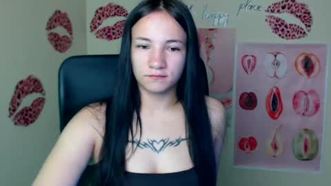 Snapshot of cutielady_ chatting on July 18, 6:17 am Emma online show from July 18, 6:17 am