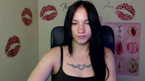 Snapshot of cutielady_ chatting on July 26, 5:59 am Emma online show from July 26, 5:59 am