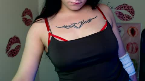 Snapshot of cutielady_ chatting on July 27, 6:09 am Emma online show from July 27, 6:09 am