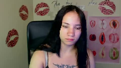 Snapshot of cutielady_ chatting on July 28, 6:09 am Emma online show from July 28, 6:09 am