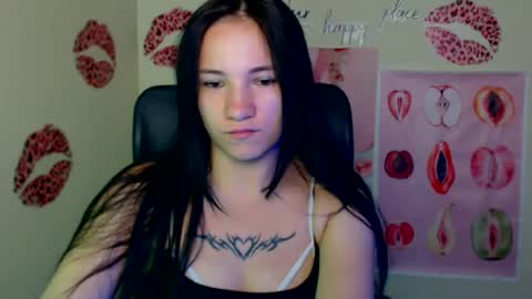 Snapshot of cutielady_ chatting on July 29, 6:11 am Emma online show from July 29, 6:11 am