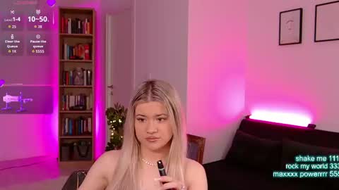 Snapshot of cutiepie69__ chatting on June 20, 7:27 pm cutiepie69__ online show from June 20, 7:27 pm
