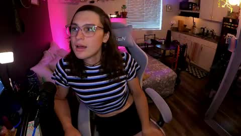 cutiepiescarlett online show from May 18, 12:29 am