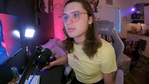 cutiepiescarlett online show from May 22, 2:30 am