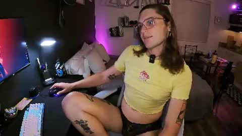 cutiepiescarlett online show from June 18, 3:40 am