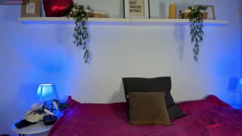 Laura online show from April 29, 11:14 am