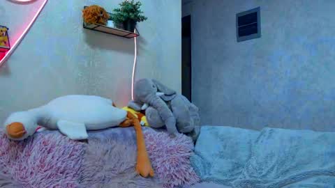 Snapshot of cuttiebunny chatting on May 13, 12:52 am cuttiebunny online show from May 13, 12:52 am