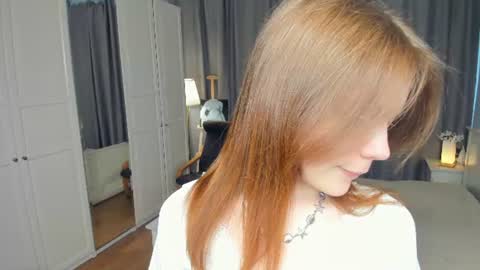 Snapshot of cuty_petite chatting on June 27, 11:37 am Anne online show from June 27, 11:37 am