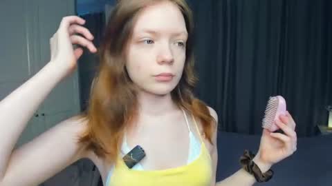 Snapshot of cuty_petite chatting on July 6, 5:48 am Anne online show from July 6, 5:48 am